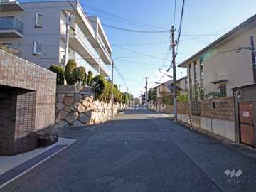 敷地南側の前面道路