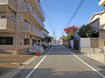 敷地北側の前面道路