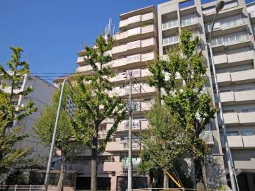 ライオンズマンション王子公園の外観(南東側から)