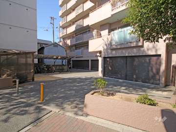 駐車場と駐輪場