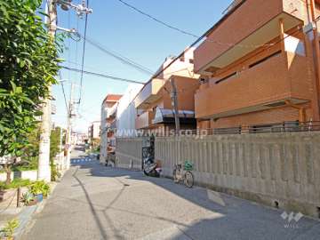 敷地北側の前面道路