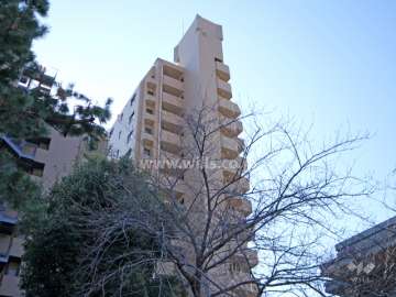 ライオンズマンション六甲の外観(北東側から)