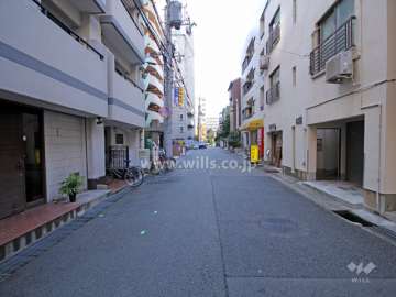 敷地北側の前面道路