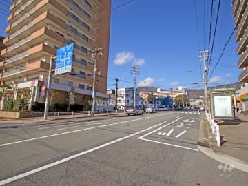 敷地東側の前面道路（山手幹線）