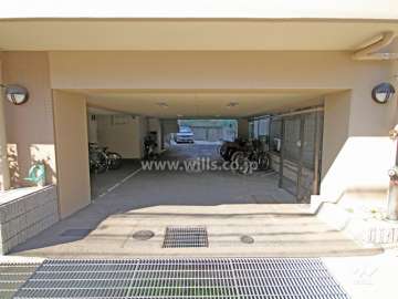 敷地内駐車場と駐輪場