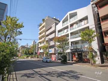 敷地南側の前面道路