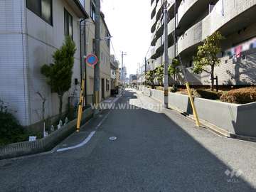敷地南側の前面道路