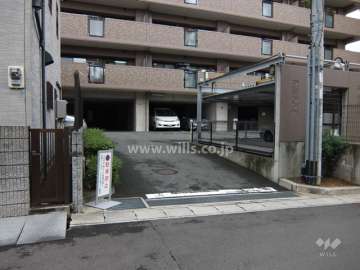 駐車場出入り口