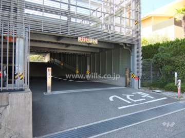 駐車所出入り口（ロボットゲート付き）