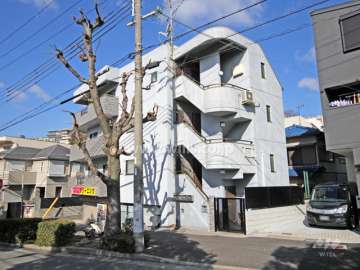 ロイヤル六甲の外観(南東側から)