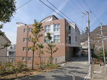 ロイヤル六甲山の手の外観(北東側から)