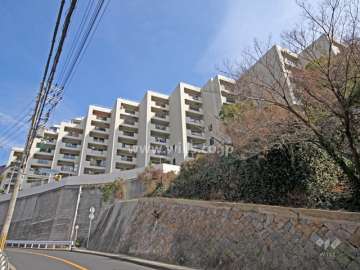 ロイヤル六甲台の外観(南西側から)