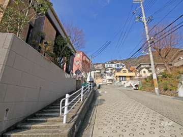 敷地北側の前面道路