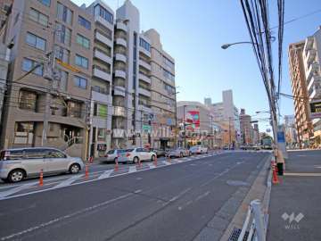 敷地北側の前面道路