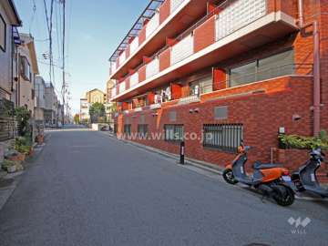 敷地南側の前面道路