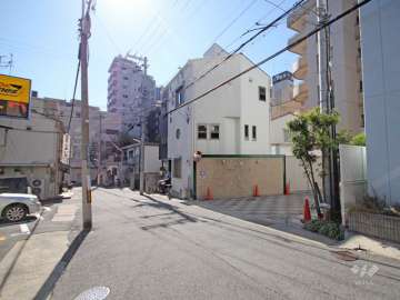敷地東側の前面道路