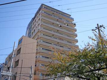 ワコーレアーバンアベニュー灘の外観(北西側から)
