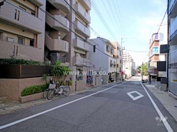 敷地北側の前面道路
