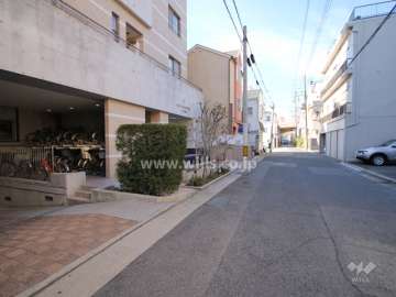 敷地北側の前面道路