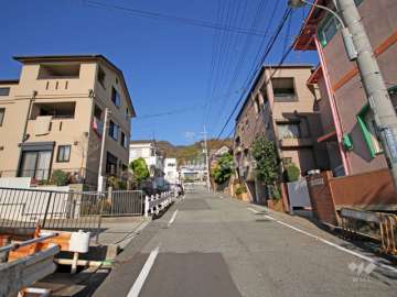 敷地東側の前面道路