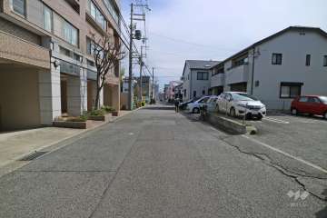 敷地南西側の前面道路