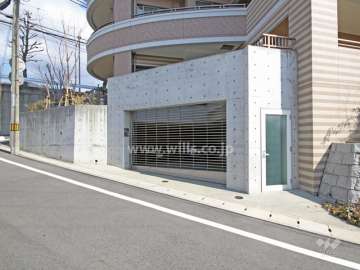 駐車場出入り口（リングシャッター付き）