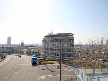 ワコーレ六甲高羽アパートメントの遠景(北側から)