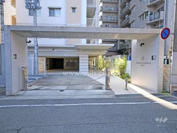 駐車場出入り口（ロボットゲート付き）