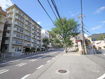 敷地東側の前面道路