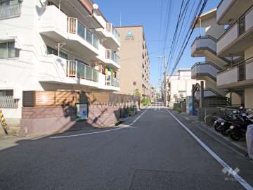 敷地南側の前面道路