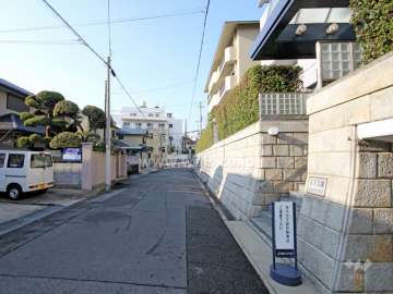 敷地南側の前面道路