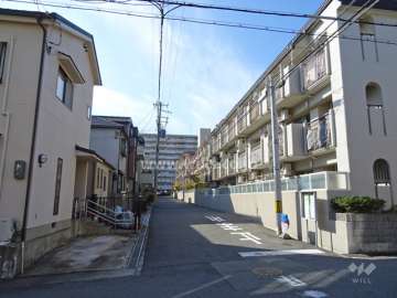 敷地南側の前面道路