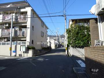 敷地東側の前面道路