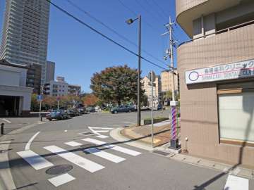敷地西側は、JR「灘」駅のロータリーです。
