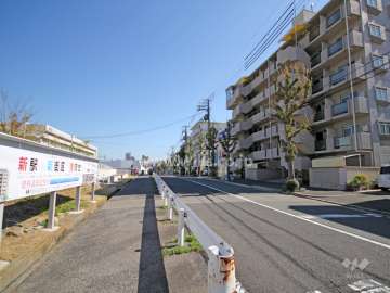 敷地北側の前面道路