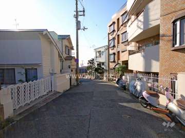 敷地東側の前面道路
