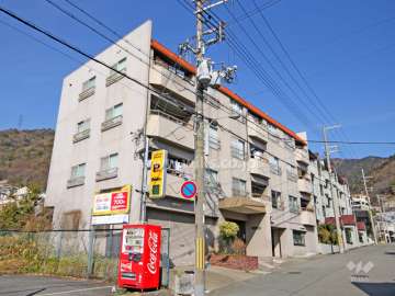 三倉六甲台ライフの外観(南東側から)