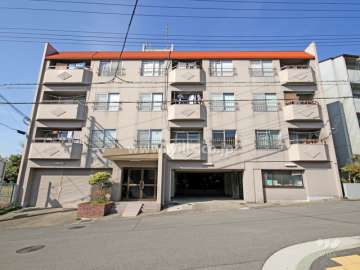 三倉六甲台ライフの外観(東側から)