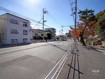 敷地北側の前面道路