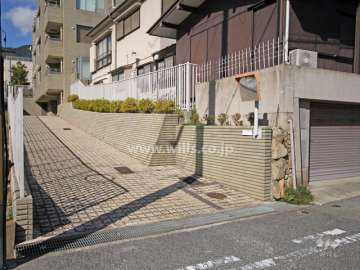 駐車場出入り口