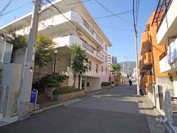 敷地東側の前面道路