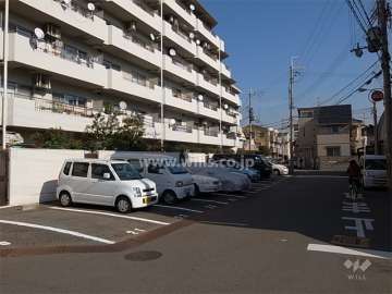 敷地南部分の駐車場