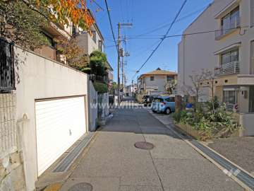 敷地北側の前面道路