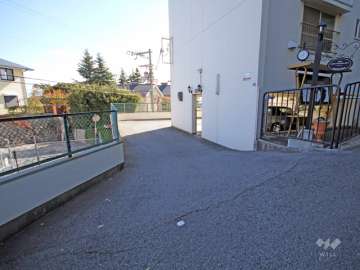 駐車場出入り口