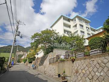 敷地西側の前面道路