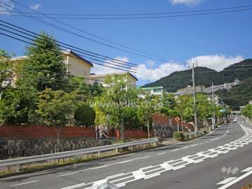 敷地東側の前面道路