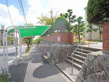 敷地入り口