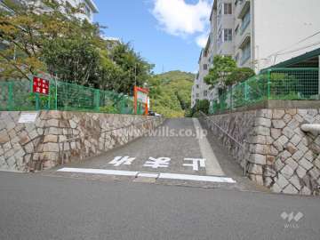 敷地入り口