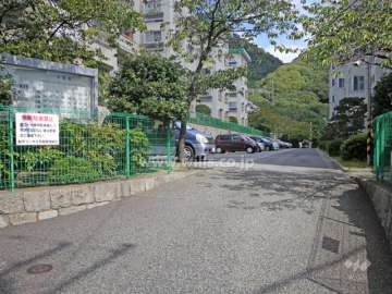 駐車場出入り口