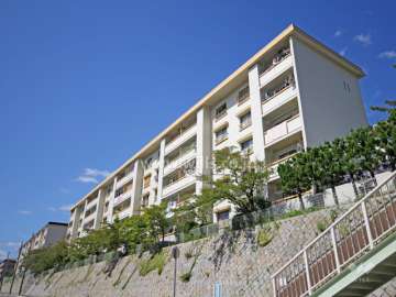 鶴甲コーポ11号館の外観(南東側から)